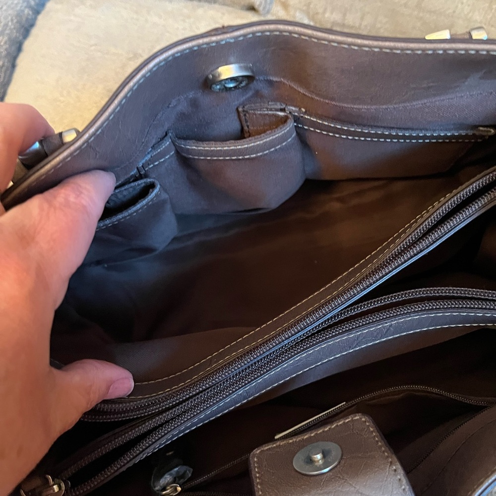 Elegant Liz Claiborne Taupe Shoulder Bag - Picture 9 of 12